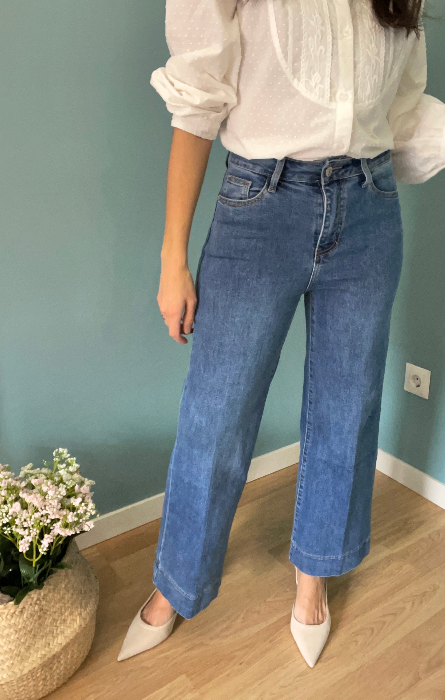 Wide leg cropped jeans