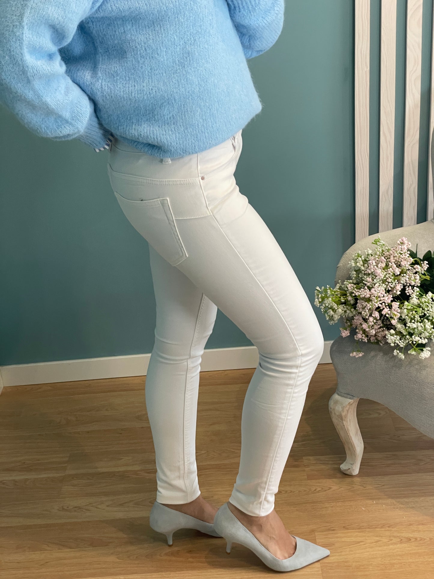 Basic white push-up jeans
