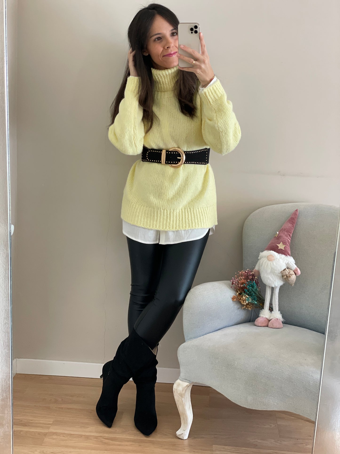 Pastel yellow Diana sweater